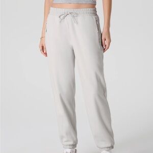 Vuori Women's Aspen Jogger in Salt color